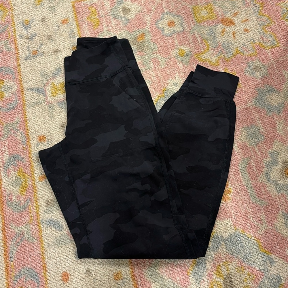 Lululemon Align Jogger in Incognito Camo Multi Grey Women’s Size 2